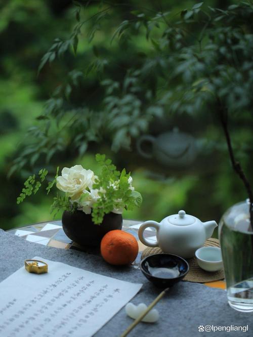 "喝鲜"与"藏陈":两种品饮哲学的茶叶贮藏底层逻辑